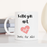 Lade das Bild in den Galerie-Viewer, Tasse mit Aufdruck „Kollegin mit Herz“ – personalisiertes Geschenk mit Namen

