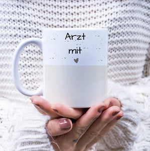 Personalisierte Arzttasse mit Wunschtext - Arzt mit Herz - Dankeschön-Geschenk für Ärzte, Mediziner & angehende Doktoren - Abschlussgeschenk