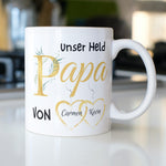 Lade das Bild in den Galerie-Viewer, Personalisierte Tasse für den Papa, Vater, Unser Held Papa | Kaffeetasse Namenstasse | Geschenkidee | Individuell bedruckt - GlamourDesign
