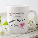 Lade das Bild in den Galerie-Viewer, Personalisiert Tasse für Erzieher| Abschied | Dankeschön| Namenstasse | Kleine Menschen brauchen... - GlamourDesign
