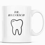 Lade das Bild in den Galerie-Viewer, Personalisierte Tasse für Zahnärzte | Dr. Heinrich | Kaffeetasse Namenstasse | Geschenkidee | Individuell bedruckt - GlamourDesign
