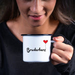 Lade das Bild in den Galerie-Viewer, Emaille Tasse| Becher| Geschenk für den Bruder| mit Herz Motiv| personalisierbar mit Wunschnamen - GlamourDesign
