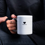 Lade das Bild in den Galerie-Viewer, Tassen mit Linienmotiv| Herz| personalisierbar mit Wunschtext| Geschenkidee - GlamourDesign
