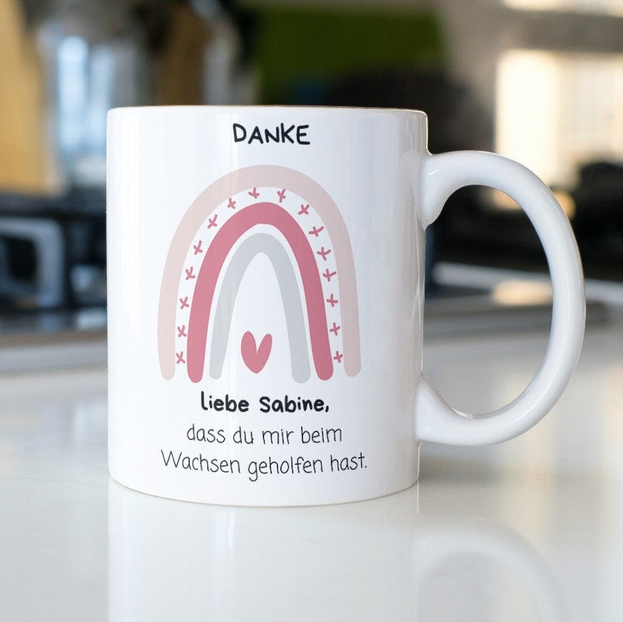 Tasse für die Erzieherin| Danke, dass du mir beim wachsen geholfen hast| Geschenk| Regenbogen| personalisiert mit Namen - GlamourDesign