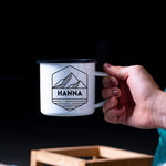 Lade das Bild in den Galerie-Viewer, Emaille Tasse| Becher| Abenteuer| Bergsteiger| personalisiert mit Namen - GlamourDesign
