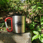 Lade das Bild in den Galerie-Viewer, Personalisierbare Tasse aus Edelstahl| Geschenk| Karabiner Tasse für Bergsteiger| Reisen| Wandern| Campen - GlamourDesign
