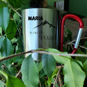 Personalisierbarer Edelstahlbecher| Geschenk| Karabinerhaken| Namenstasse| On the Road - GlamourDesign