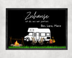 Lade das Bild in den Galerie-Viewer, Fußmatte | Zuhause ist wo wir parken| personalisierbar mit Vornamen| rutschfest &amp; waschbar | Indoor - GlamourDesign
