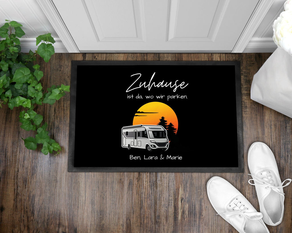 Fußmatte | Zuhause ist wo wir parken| Sunset-Edition| personalisierbar mit Vornamen| rutschfest & waschbar | Indoor - GlamourDesign