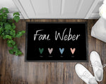 Lade das Bild in den Galerie-Viewer, Fußmatte | personalisierbar mit Familien-&amp;Vornamen| Herzen| bis zu 6 Vornamen | Indoor - GlamourDesign

