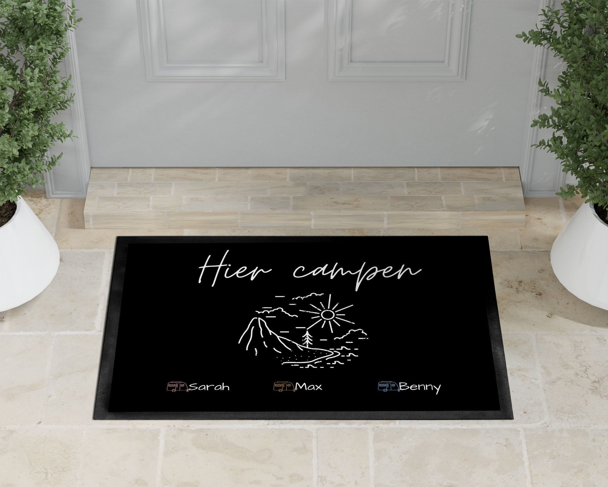 Fußmatte | Hier campen| verschiedene Farben| personalisierbar mit Vornamen| | bis zu 6 Vornamen | Indoor - GlamourDesign