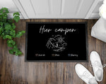 Lade das Bild in den Galerie-Viewer, Fußmatte | Hier campen| verschiedene Farben| personalisierbar mit Vornamen| | bis zu 6 Vornamen | Indoor - GlamourDesign
