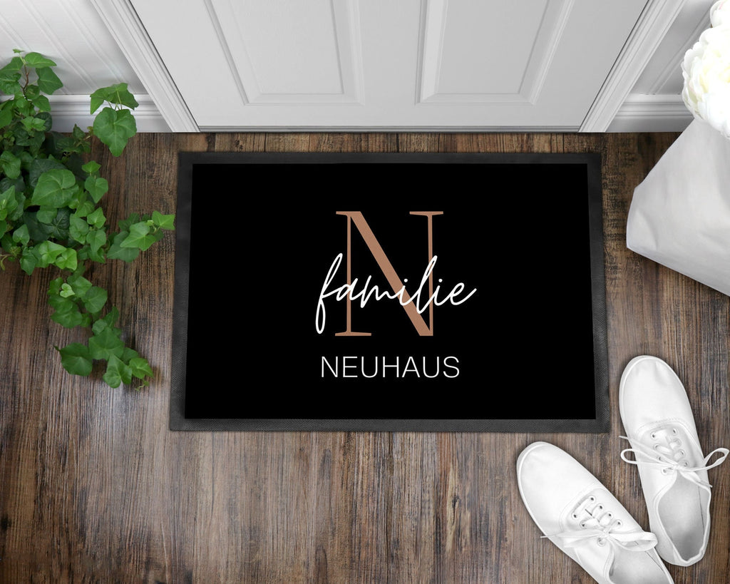 Fußmatte | personalisierbar mit Familiennamen| Anfangsbuchstabe| rutschfest&waschbar | Indoor - GlamourDesign