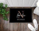 Lade das Bild in den Galerie-Viewer, Fußmatte | personalisierbar mit Familiennamen| Anfangsbuchstabe| rutschfest&amp;waschbar | Indoor - GlamourDesign
