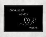 Lade das Bild in den Galerie-Viewer, Fußmatte | Zuhause ist wo das Herz wohnt| rutschfest &amp; waschbar| schwarz | Indoor - GlamourDesign
