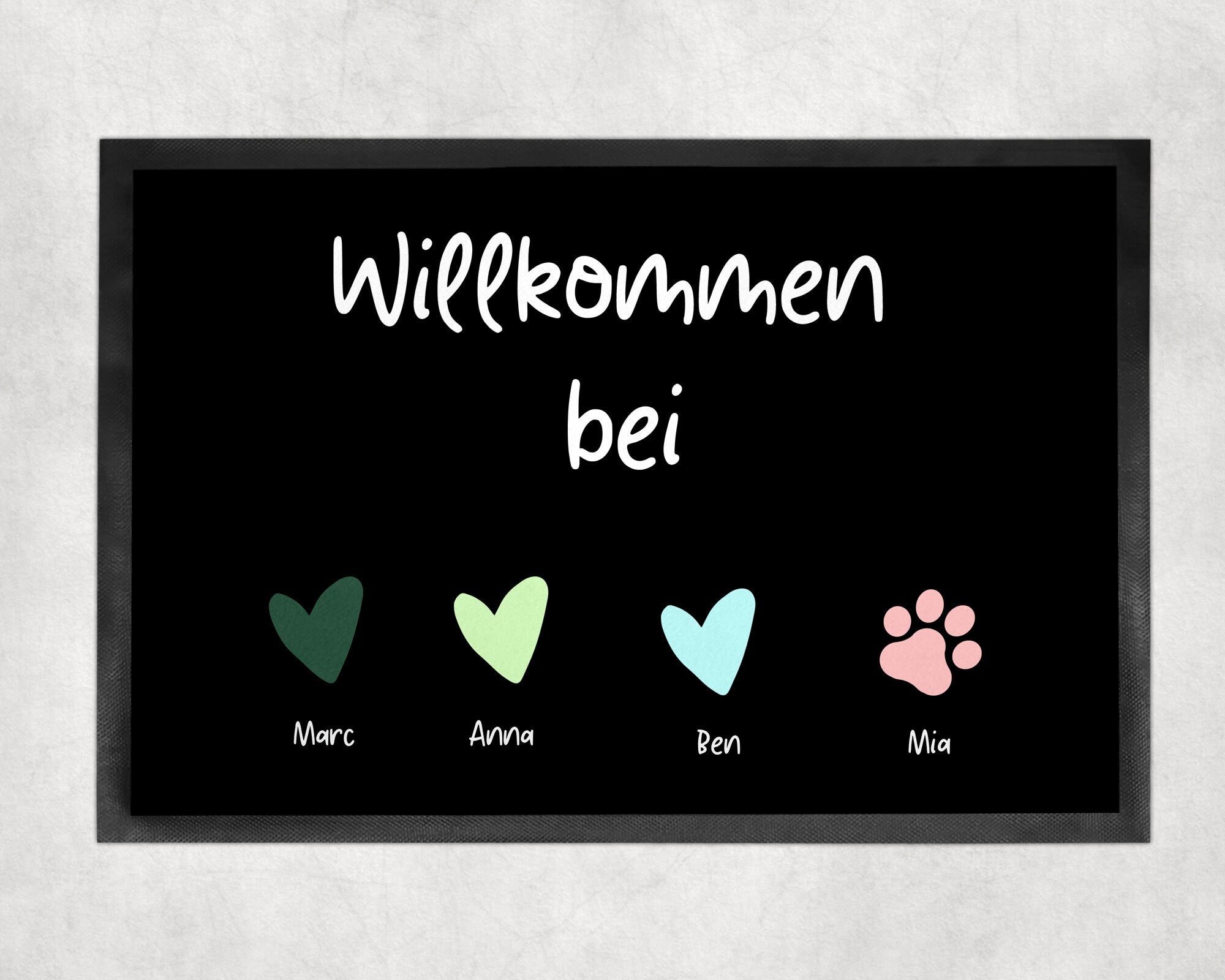 Fußmatte | personalisierbar mit Familiennamen | Farbige Herzen | rutschfest&waschbar | Indoor - GlamourDesign