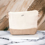 Lade das Bild in den Galerie-Viewer, Personalisierte Kosmetiktasche aus Jute | Schminktasche mit Initialen und Herz | in 4 Farben - GlamourDesign
