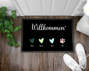 Willkommen Fußmatte | personalisierbar mit Familiennamen | Farbige Herzen und Tierpfoten | rutschfest&waschbar | Indoor - GlamourDesign