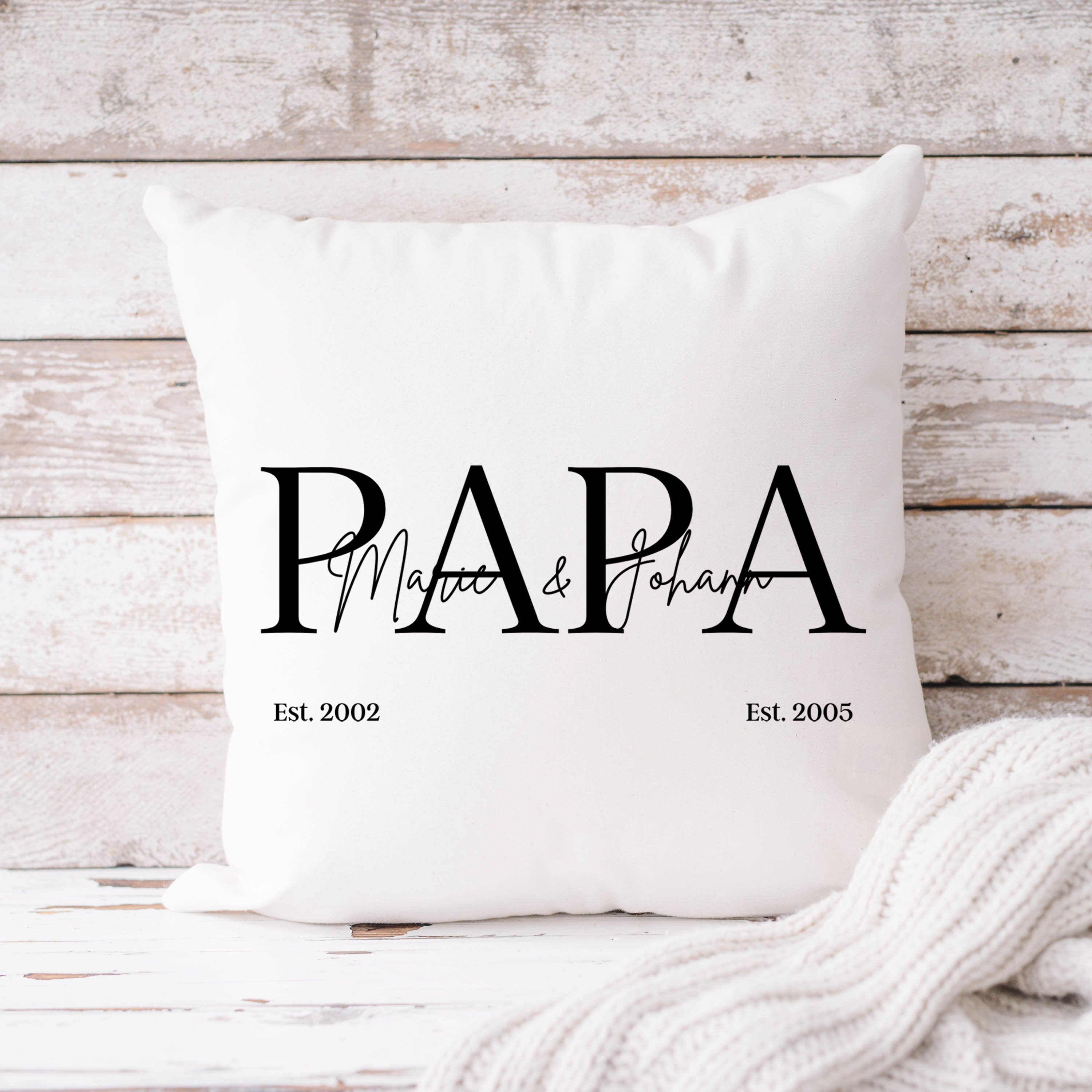 Papakissen| Personalisierbarer Kissenbezug| Kissen| personalisierbar mit 2 Namen und Geburtsdaten - GlamourDesign