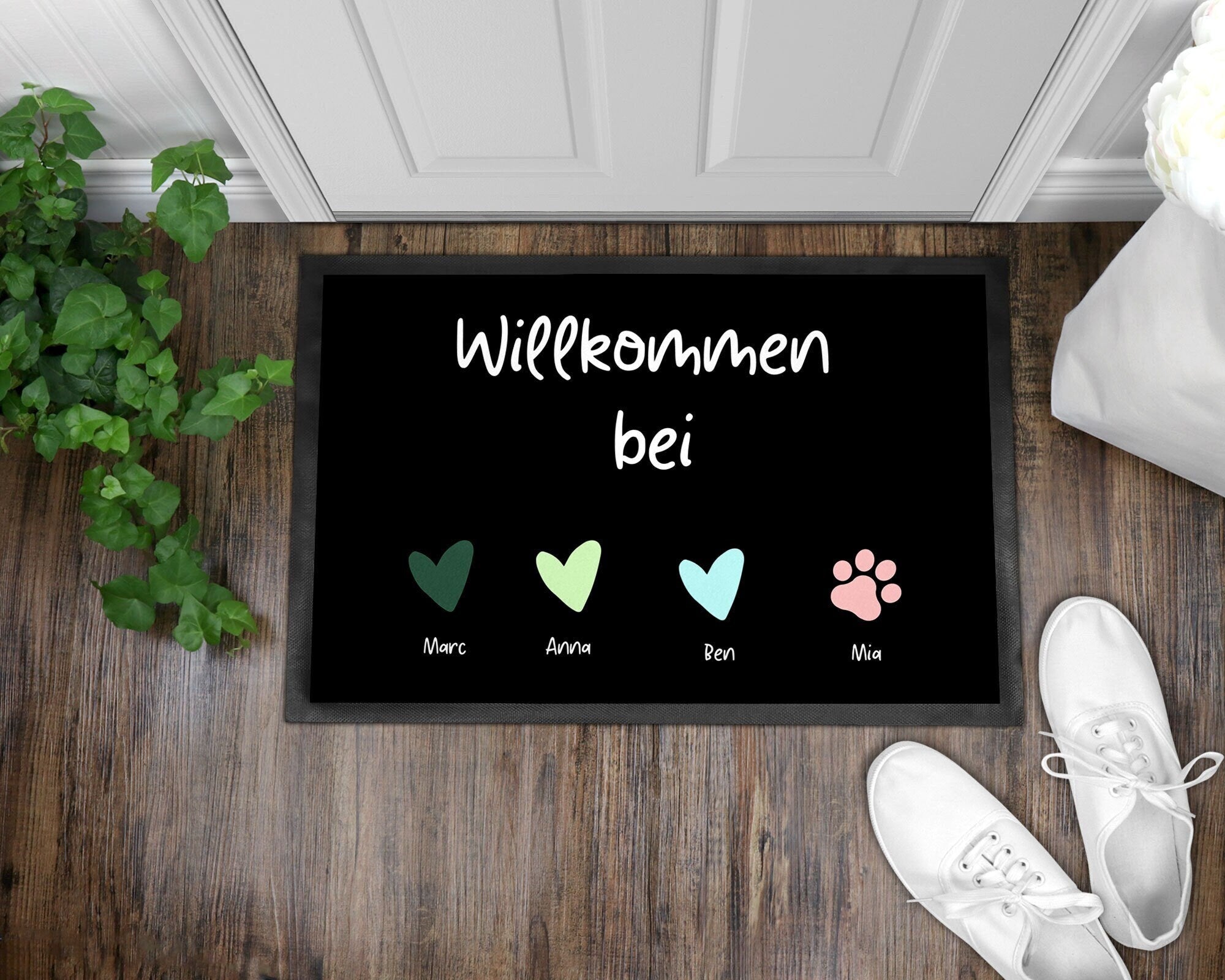 Fußmatte | personalisierbar mit Familiennamen | Farbige Herzen | rutschfest&waschbar | Indoor - GlamourDesign