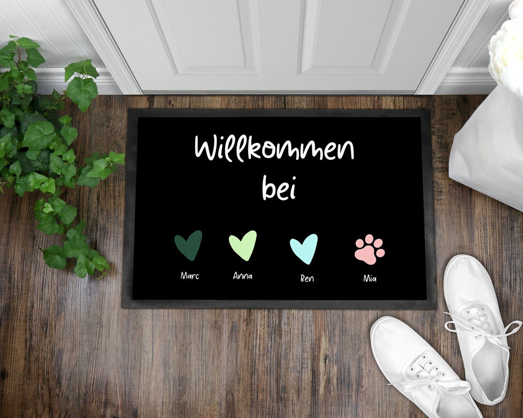 Fußmatte | personalisierbar mit Familiennamen | Farbige Herzen | rutschfest&waschbar | Indoor - GlamourDesign