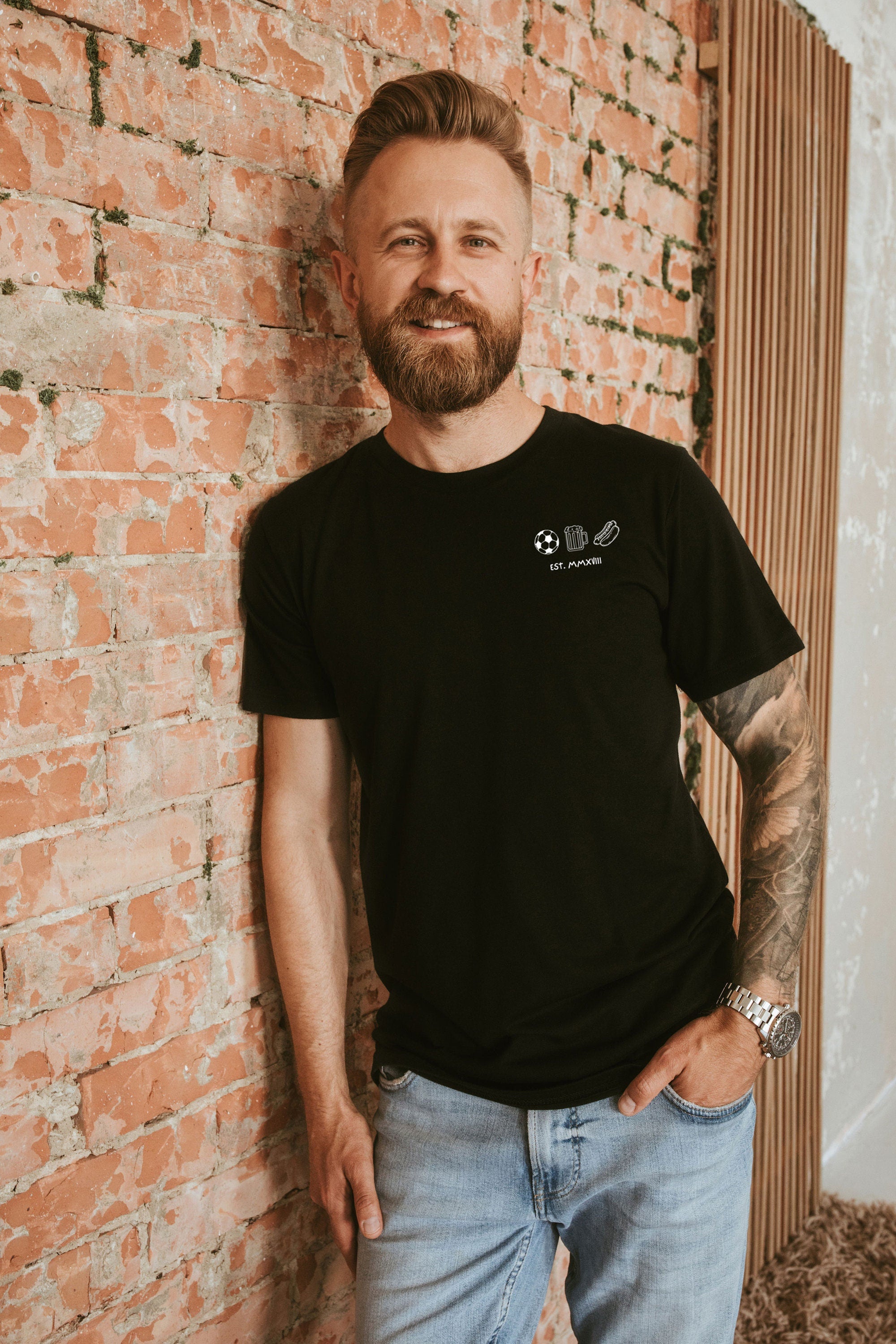 Fußball T-Shirt | Fußball, Bier und Stadionwurst | mit Wunschdatum | minimalistisches Design | - GlamourDesign