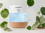 Lade das Bild in den Galerie-Viewer, Tasse aus Keramik | personalisierbar mit Wunschnamen| Tasse für Lehrer | Kork | Lehrer mit Herz - GlamourDesign
