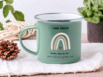 Lade das Bild in den Galerie-Viewer, Emaille Tasse in Mint Tasse für Erzieherin Abschiedsgeschenk mit Wunschnamen - GlamourDesign
