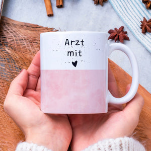 Tasse als Geschenk für den Arzt| Wunschtext| Arzt mit Herz - GlamourDesign