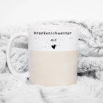 Lade das Bild in den Galerie-Viewer, Personalisierte Tasse für Krankenschwester mit Herz Geschenk Krankenschwester Tasse mit Wunschtext Geschenkidee Individuell bedruckt - GlamourDesign
