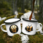 Lade das Bild in den Galerie-Viewer, Personalisierbar emaille Tasse mit Namen und Wunschtext | Hirsch-Motiv Geschenk für Naturfreunde | Geburtstag Geschenk für Jäger - GlamourDesign
