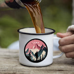 Lade das Bild in den Galerie-Viewer, Personalisierte Emaille Tasse für Bergliebhaber mit Namen Geburtstagsgeschenk mit Wunschname wandern Geschenk für Naturfreunde - GlamourDesign
