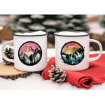 Lade das Bild in den Galerie-Viewer, Personalisierte Emaille Tasse für Bergliebhaber mit Namen Geburtstagsgeschenk mit Wunschname wandern Geschenk für Naturfreunde - GlamourDesign
