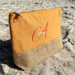 Lade das Bild in den Galerie-Viewer, Personalisierte Kosmetiktasche aus Jute Schminktasche Geschenk mit Namen in 3 Farben - GlamourDesign
