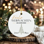 Lade das Bild in den Galerie-Viewer, Personalisierter individueller Baumschmuck | Erstes Weihnachten verlobt | Namensornament Geschenk für Paare und Verliebte Ornament - GlamourDesign
