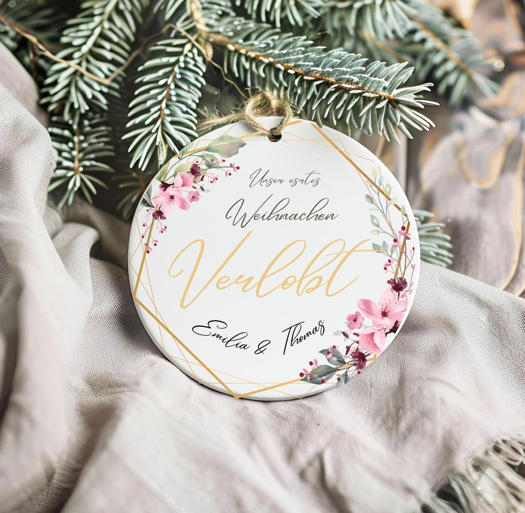 Personalisierter Weihnachtsbaumanhänger Individueller Baumschmuck Erstes Weihnachten verlobt verheiratet Namensornament Geschenk für Paare - GlamourDesign