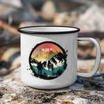 Lade das Bild in den Galerie-Viewer, Personalisierte Emaille Tasse für Bergliebhaber mit Namen Geburtstagsgeschenk mit Wunschname wandern Geschenk für Naturfreunde - GlamourDesign
