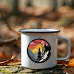 Lade das Bild in den Galerie-Viewer, Personalisierte Emaille Tasse für Bergliebhaber mit Namen Geburtstagsgeschenk mit Wunschname wandern Geschenk für Naturfreunde - GlamourDesign
