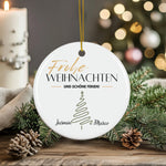 Lade das Bild in den Galerie-Viewer, Personalisierter individueller Baumschmuck | Erstes Weihnachten verlobt | Namensornament Geschenk für Paare und Verliebte Ornament - GlamourDesign
