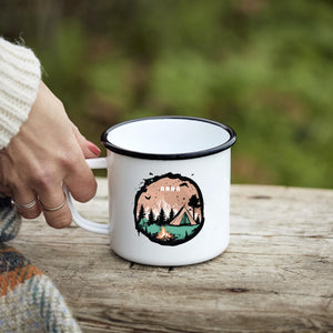 Personalisierte Emaille Tasse mit Zelt-Motiv – Geschenk für Bergliebhaber & Naturfreunde – Wandern Geburtstagsgeschenk mit Wunschname