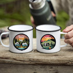 Lade das Bild in den Galerie-Viewer, Personalisierte Emaille Tasse mit Wohnmobil-Motiv Geschenk für Campingliebhaber &amp; Naturfreunde – Outdoor Geburtstagsgeschenk mit Wunschname

