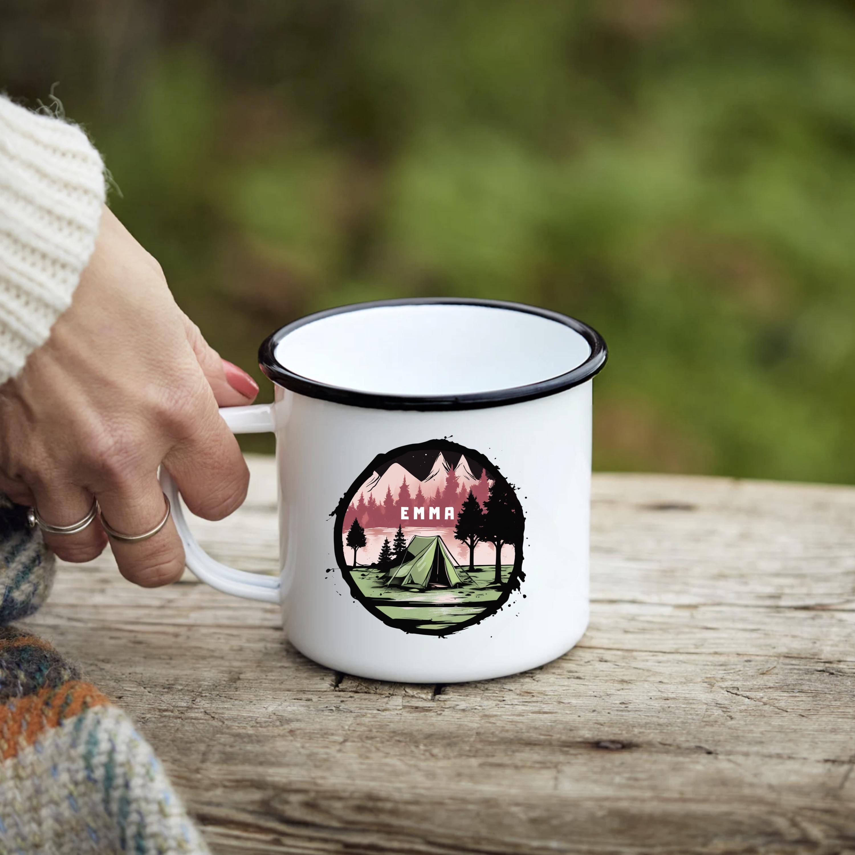Personalisierte Emaille Tasse mit Zelt-Motiv – Geschenk für Bergliebhaber & Naturfreunde – Wandern Geburtstagsgeschenk mit Wunschname