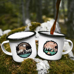 Lade das Bild in den Galerie-Viewer, Personalisierte Emaille Tasse mit Zelt-Motiv – Geschenk für Bergliebhaber &amp; Naturfreunde – Wandern Geburtstagsgeschenk mit Wunschname
