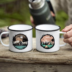 Lade das Bild in den Galerie-Viewer, Personalisierte Emaille Tasse mit Zelt-Motiv – Geschenk für Bergliebhaber &amp; Naturfreunde – Wandern Geburtstagsgeschenk mit Wunschname
