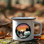 Lade das Bild in den Galerie-Viewer, Personalisierte Emaille Tasse mit Camping-Motiv – Geschenk für Bergliebhaber &amp; Naturfreunde – Wandern Geburtstagsgeschenk mit Wunschname
