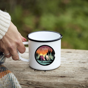 Personalisierte Emaille Tasse mit Camping-Motiv – Geschenk für Bergliebhaber & Naturfreunde – Wandern Geburtstagsgeschenk mit Wunschname