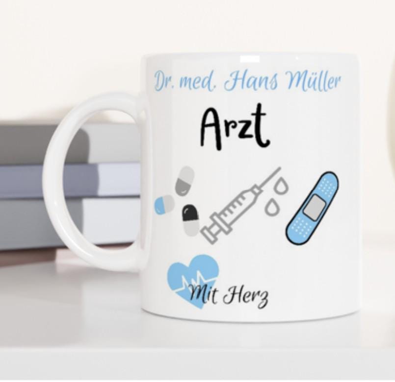 Tasse als Geschenk für den Arzt| Wunschname| Arzt mit Herz | Geschenk für zukünftige Ärzte & angehende Doktoren - Doktor Abschlussgeschenk