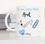 Lade das Bild in den Galerie-Viewer, Tasse als Geschenk für den Arzt| Wunschname| Arzt mit Herz | Geschenk für zukünftige Ärzte &amp; angehende Doktoren - Doktor Abschlussgeschenk
