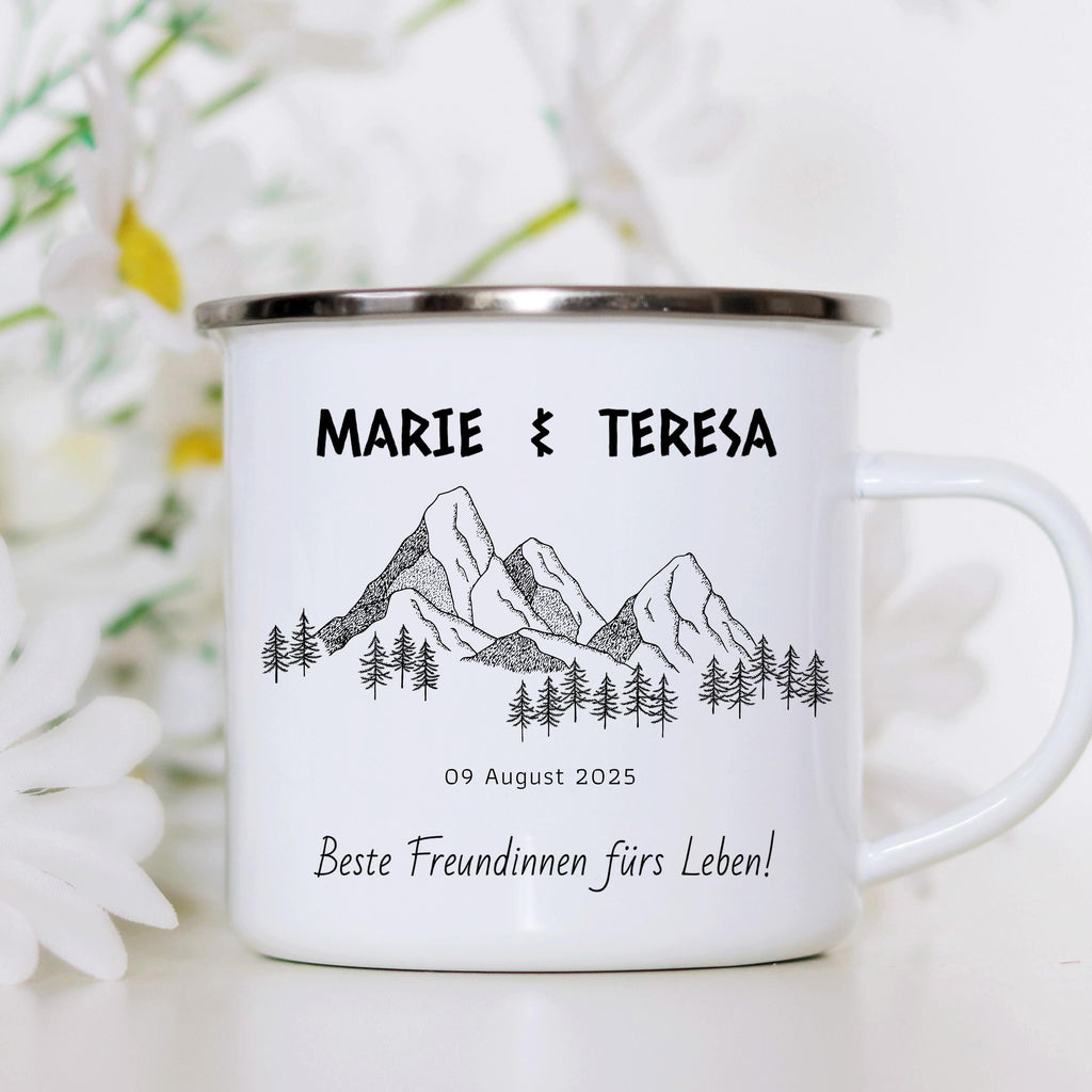 Diese Emaille-Tasse ist ein einzigartiges, liebevolles Geschenk für Paare oder beste Freund:innen – personalisiert mit Namen, Datum und Wunschtext. Ideal zur Hochzeit, zum Kennenlerntag, Jahrestag, Abschied oder einfach als kleine Erinnerung an gemeinsame Abenteuer.

✨ Das Bergmotiv mit Wald verleiht der Tasse eine besondere Natürlichkeit und macht sie zum perfekten Geschenk für Outdoor-Fans, Campingliebhaber, Nostalgiker oder Menschen, die tief miteinander verbunden sind.