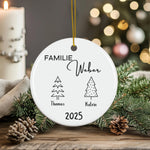 Lade das Bild in den Galerie-Viewer, Dieses handgefertigte Ornament bringt festliche Stimmung in dein Zuhause. Jeder Anhänger wird individuell für dich gestaltet und ist eine wunderschöne Idee als Geschenk zu Weihnachten. Besonders Kinder lieben es, das personalisierte Ornament jedes Jahr erneut aufzuhängen.
